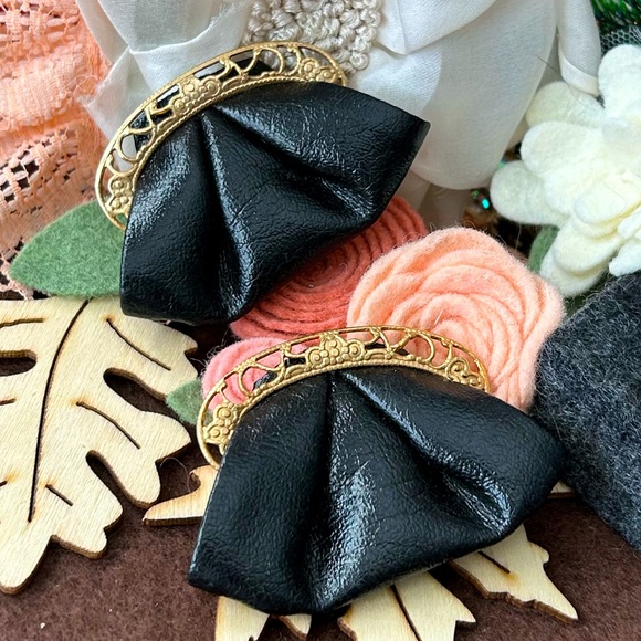 Vintage S.G.D’OR Black & Gold Shoe Clips - Picture 4 of 5